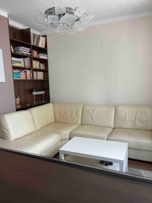Priestranny 3 Izb. Apartman V Centre S Parkovanim. Banská Bystrica Exterior foto